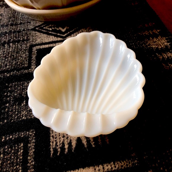 Vintage Other - Vintage Milk glass shell dish